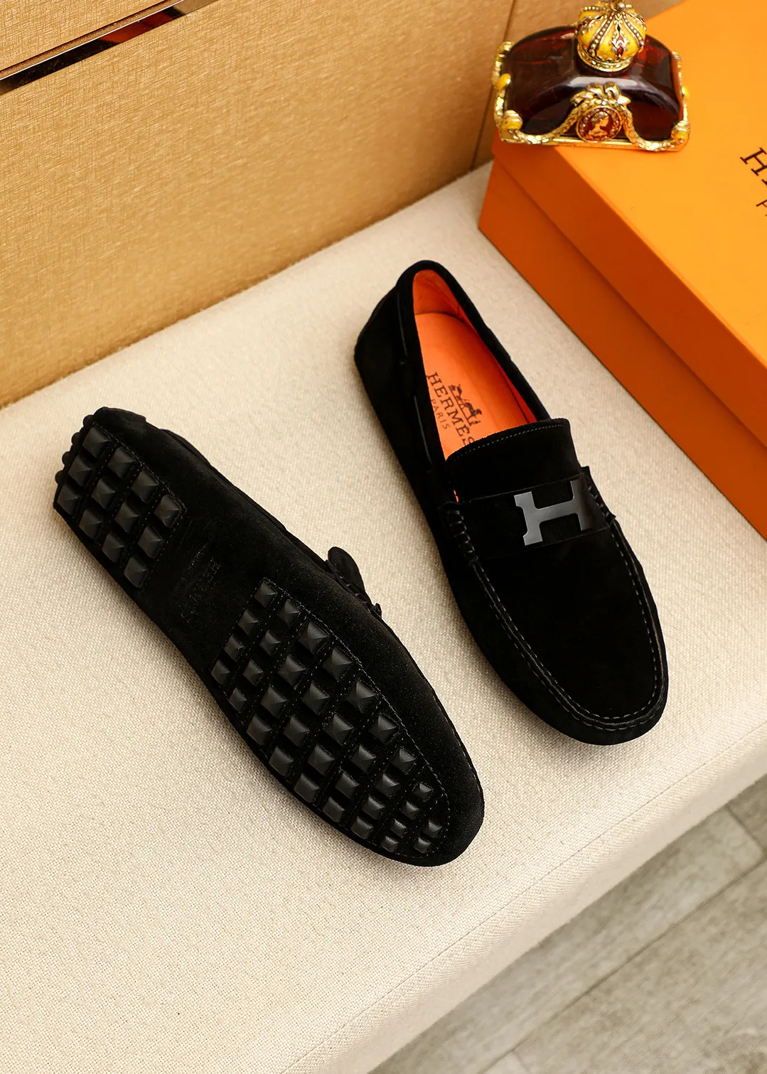 Men's shoes 💰380 💐 Product trademark: HERMES "Hermès" shoes. Regular size: 38-44 (45.46.47🉑️Customized) Product materials: Selected imported first-layer frosted cowhide upper + luxury hardware buckle, imported pig leather lining. Strong three-dimensional visual effect, original outsole color: 2 colors available